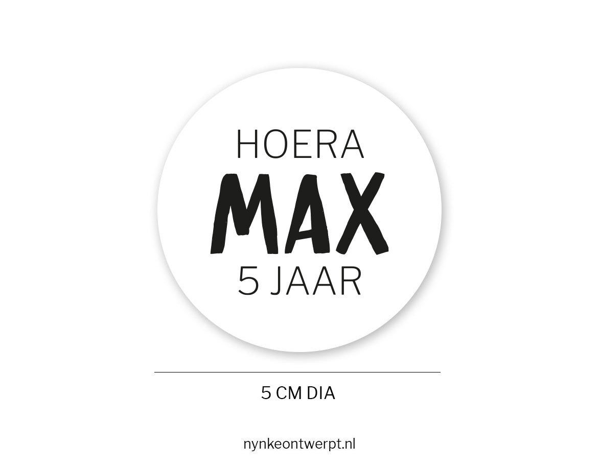 Traktatie sticker | met naam en leeftijd | Jarig Stoer | 10 stuks